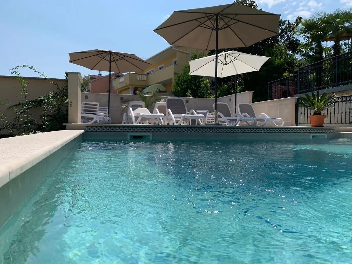 Grand Pool Apartment Ika-Opatija