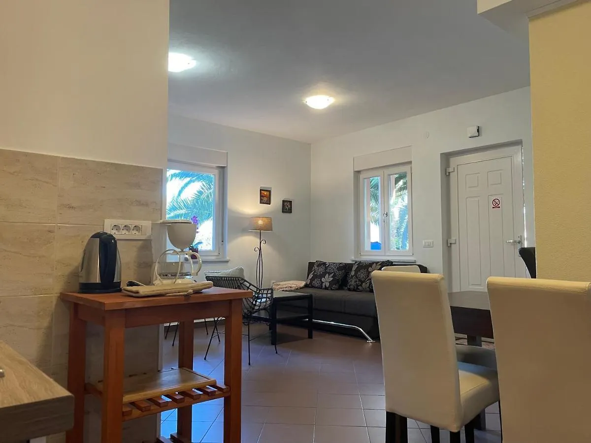 Grand Pool Apartment Ika-Opatija