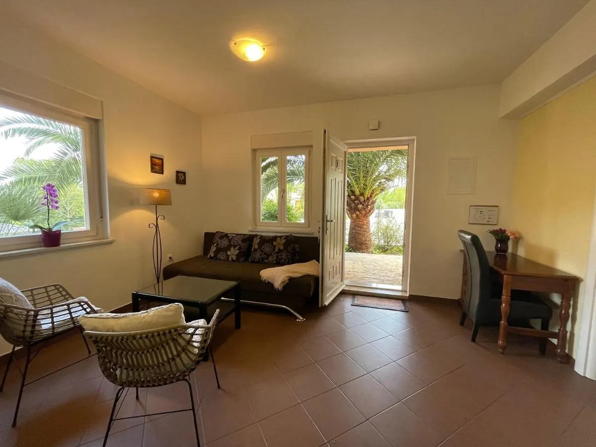 Grand Pool Apartment Ika-Opatija